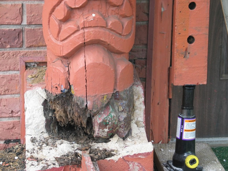 And the color and craftsmanship- a hidden treasure beneath the waterline. Excellent sense of Tiki anatomy.