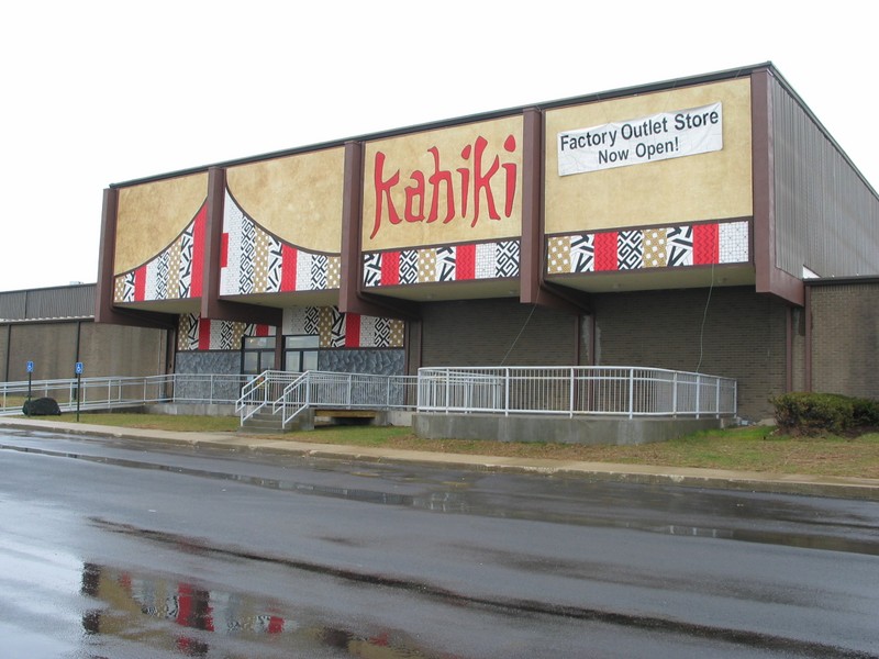The new Kahiki plant and outlet store- Soooooo not the same- but hey, at least they're *trying* to preserve the memory.