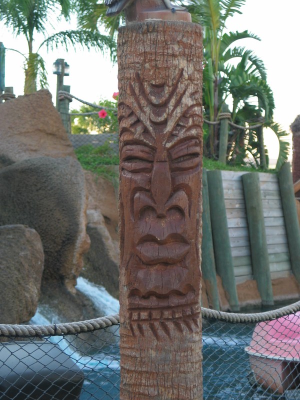 I have many pictures of the Tikis along the courses, I didn't note which went with which hole, but these are in roughly chronological order.