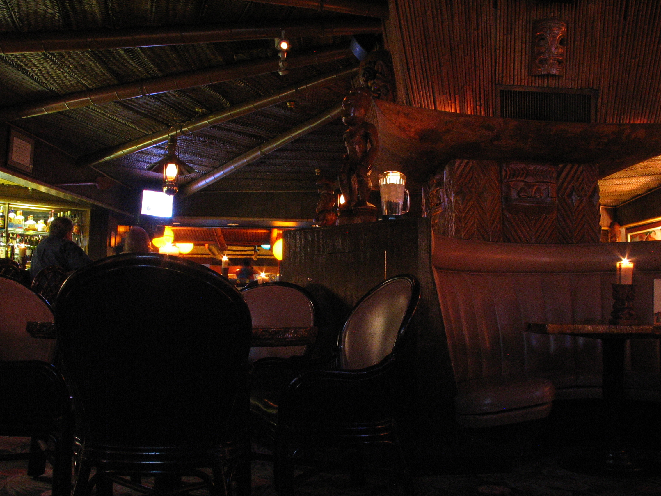 Note the back to back Tikis candleholder on the table across from us.