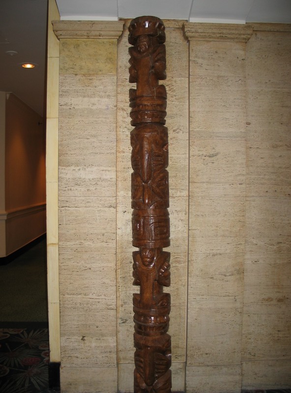 Side view of the same Tiki pole.