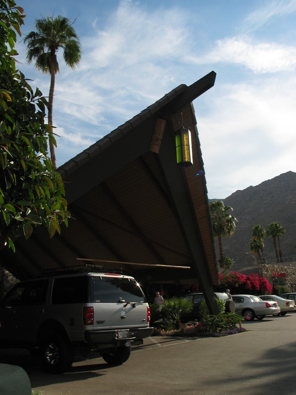 Here, standing on the sidewalk roughly by the sign, you get a good view of the frame entranceway.
