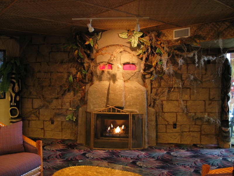And without flash. Note the Tikis to the right and left.